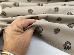 Bomuldssatin - gråbrun med bomber